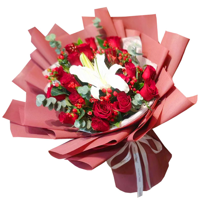 19朵红玫瑰百合，两颗心相互倚靠