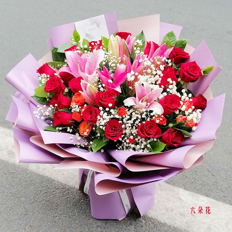 22朵红玫瑰百合，心永远属于了你