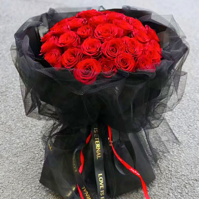 乌鲁木齐33朵红玫瑰黑色包装，此花表真心