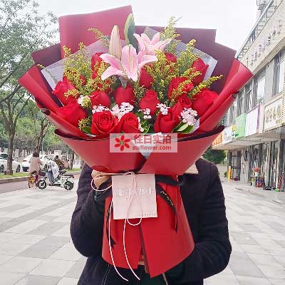 乌鲁木齐19朵红玫瑰百合，与你幸福前行