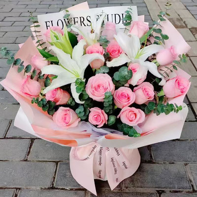 乌鲁木齐18朵粉玫瑰2支百合，我的心尖宝贝
