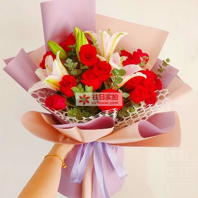 乌鲁木齐18朵红玫瑰百合，真情相守一生